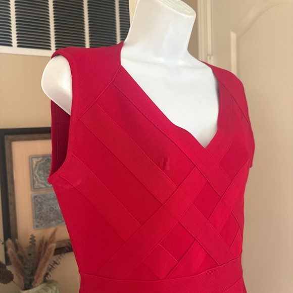 Cache Lipstick Red Fitted Bandage Cocktail Dress V Neck Sleeveless Size L - Picture 3 of 4